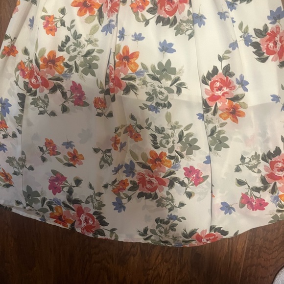 One Clothing Dress, Maxi, Wrap Large - in cream with flowers - Picture 2 of 3